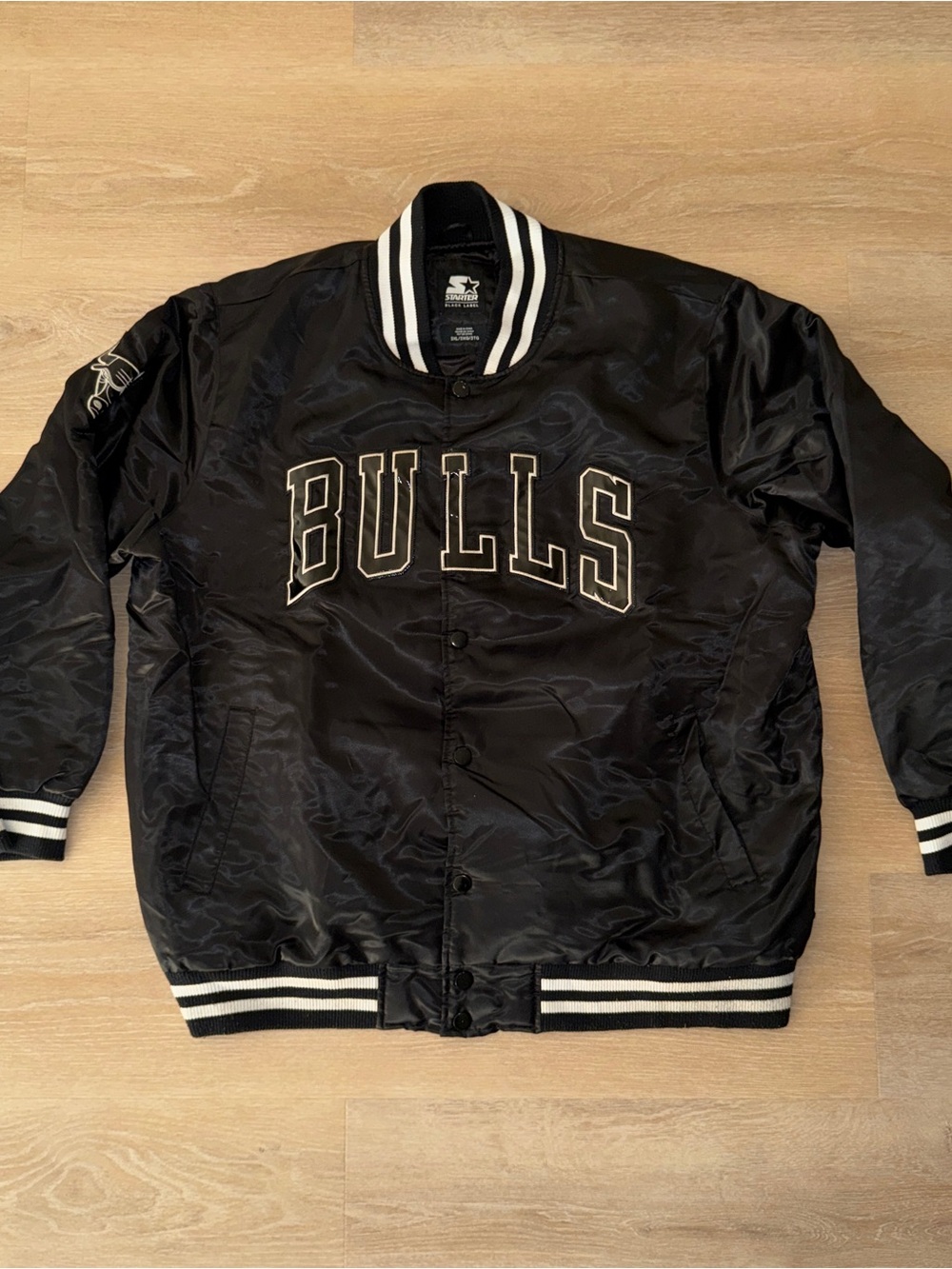 Chicago Bulls Starter Black Label Satin Jacket
